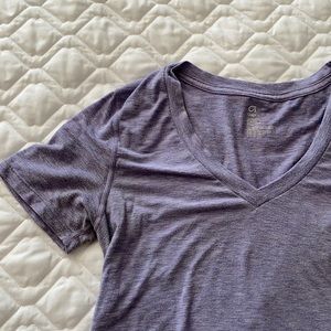 Gap fit stretchy heather purple v-neck